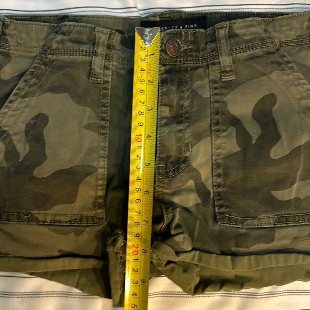 Celebrity Pink Girls Shorts Army Design Size 16 Jr Waist: 25 inches